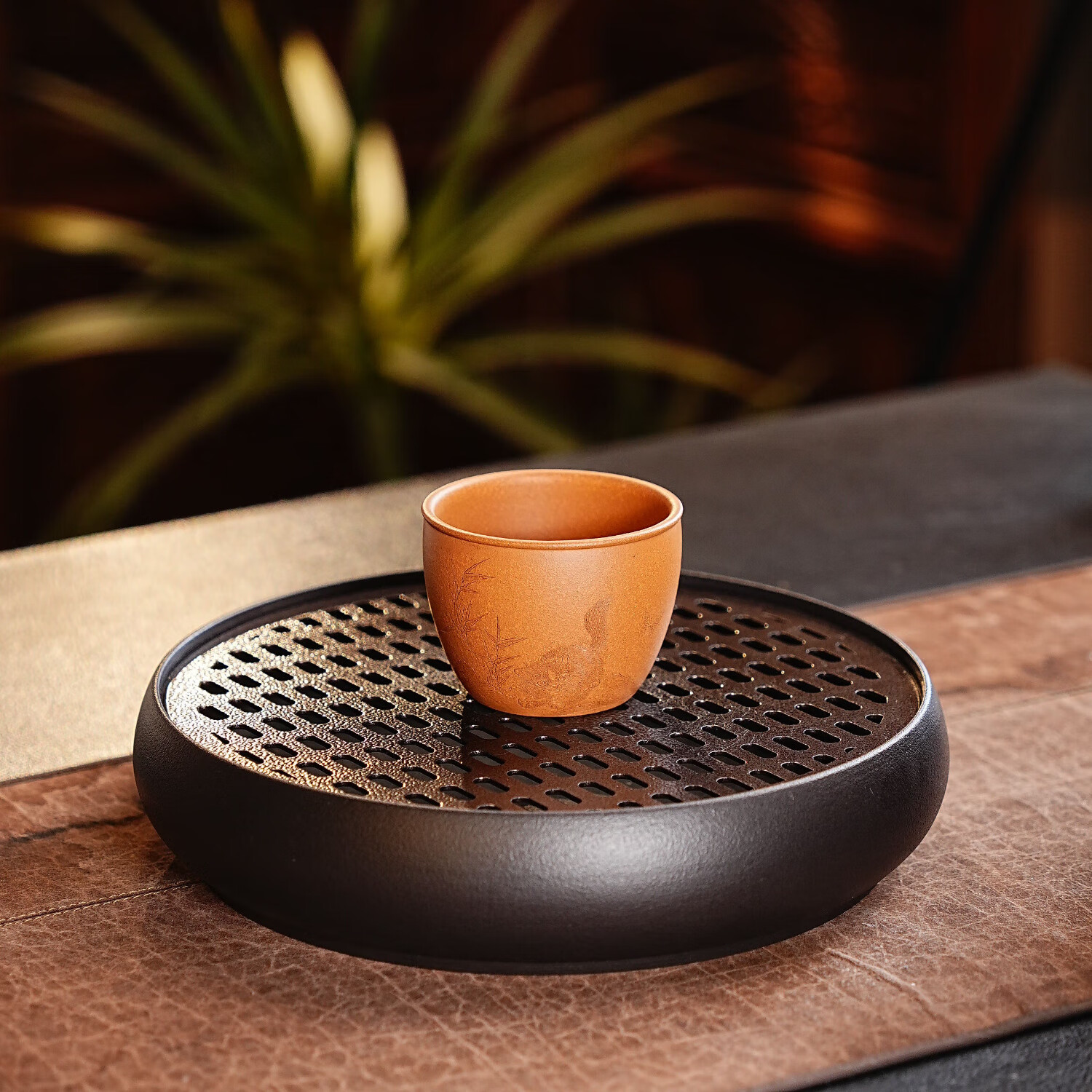 星虫宜兴原矿紫砂 匋斋黄金段刻绘猫蝶图二式高端紫砂主人杯