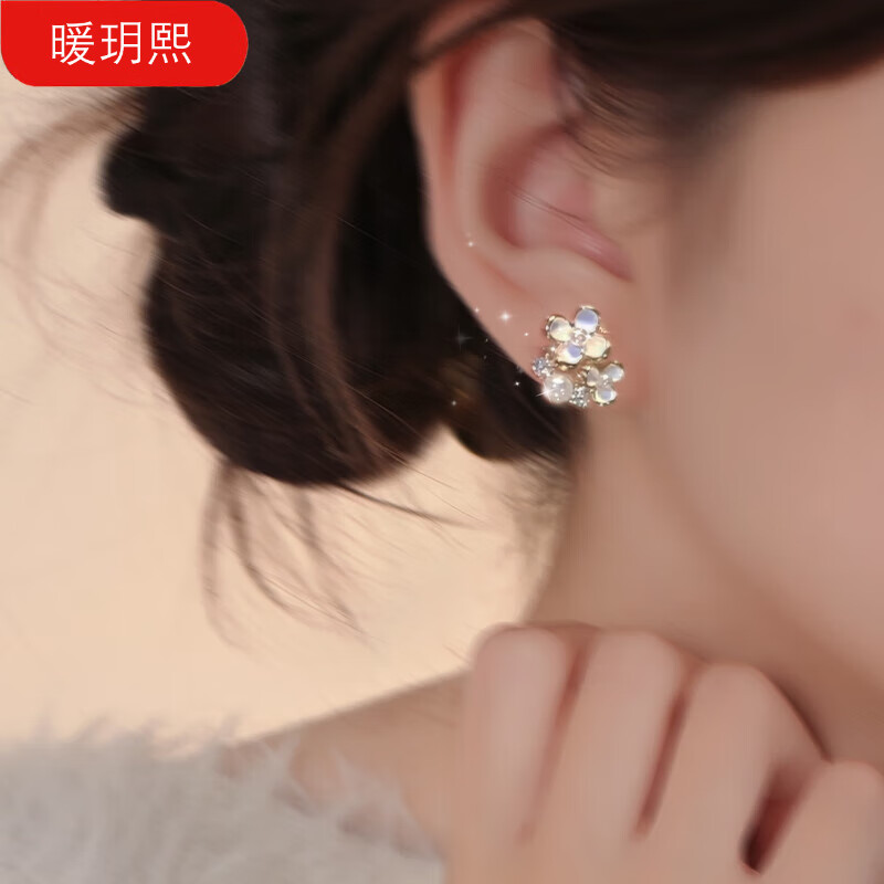 暖玥熙s925銀針白色花朵鋯石耳環(huán)2024新款高級感無耳洞蚊香盤耳夾女 925銀耳夾一對(無耳洞拍）