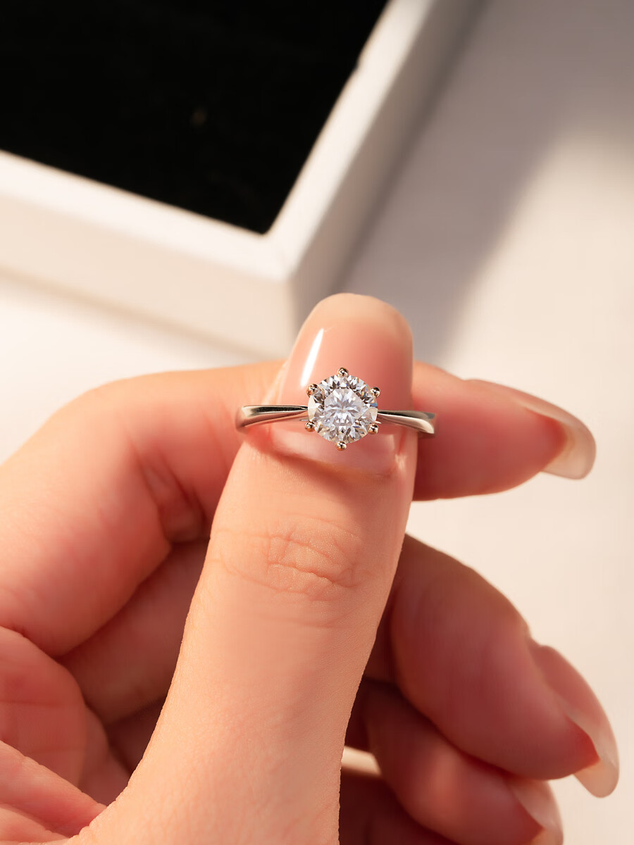 碧允莫桑石钻戒女经典六爪1克拉正品d色铂金定制刻字求婚结婚情侣戒指