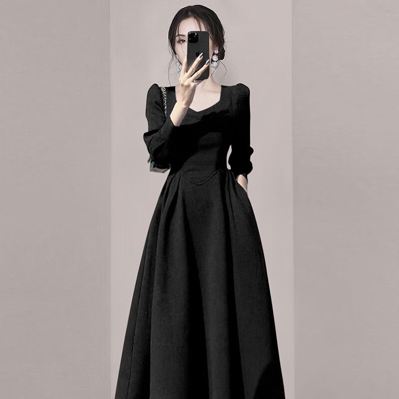 星垂晓雾长袖连衣裙赫本风高级感方领秋季法式赫本风黑色连衣裙女2023