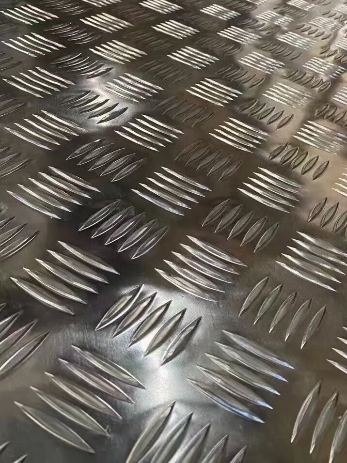 佛山铝板厂家怎么选？从铝卷分条到非标铝件定制的一站式配套指南