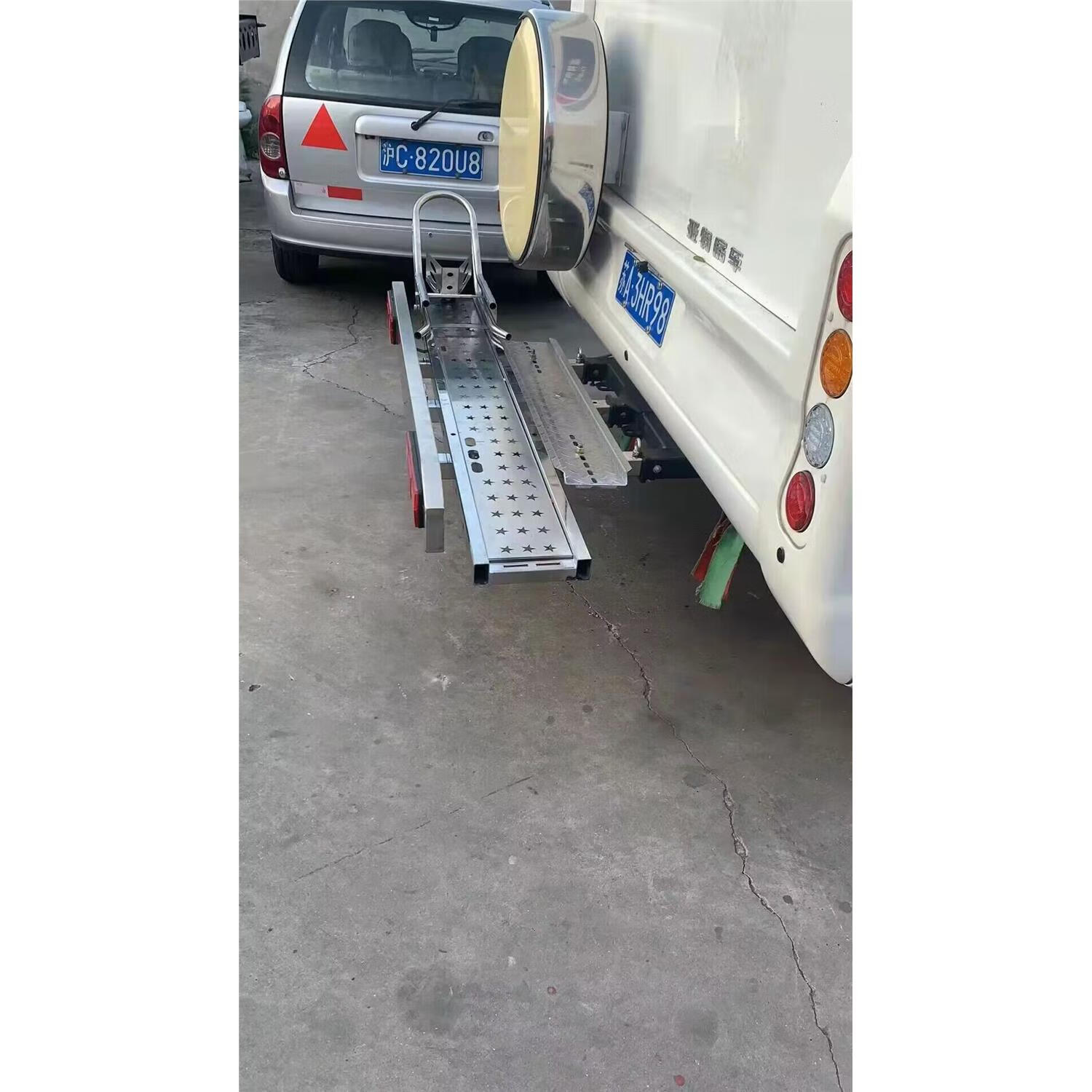 依维柯欧盛宇通大通福特中特凯伦宾威房车后挂摩托车架托架通用型