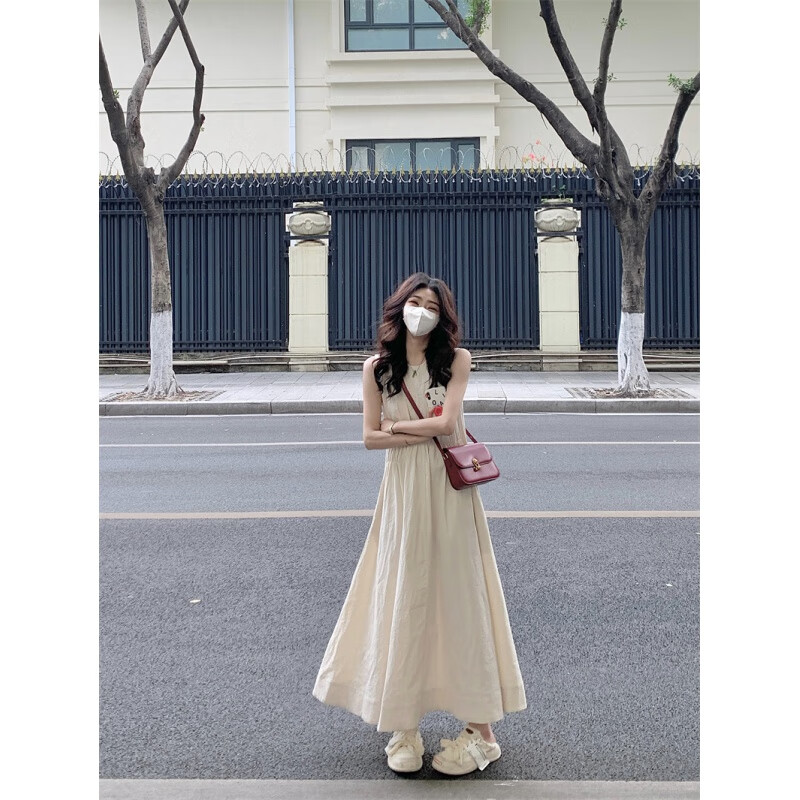 慕高个子长裙到脚踝学生复古风白色背心连衣裙夏季日系梨形身材穿搭