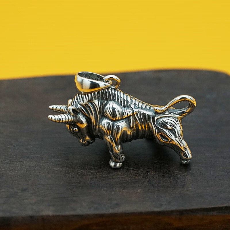 梦至尊梦牛气冲天牛头吊坠立体生肖牛挂件男士霸气个性复古男女情侣潮