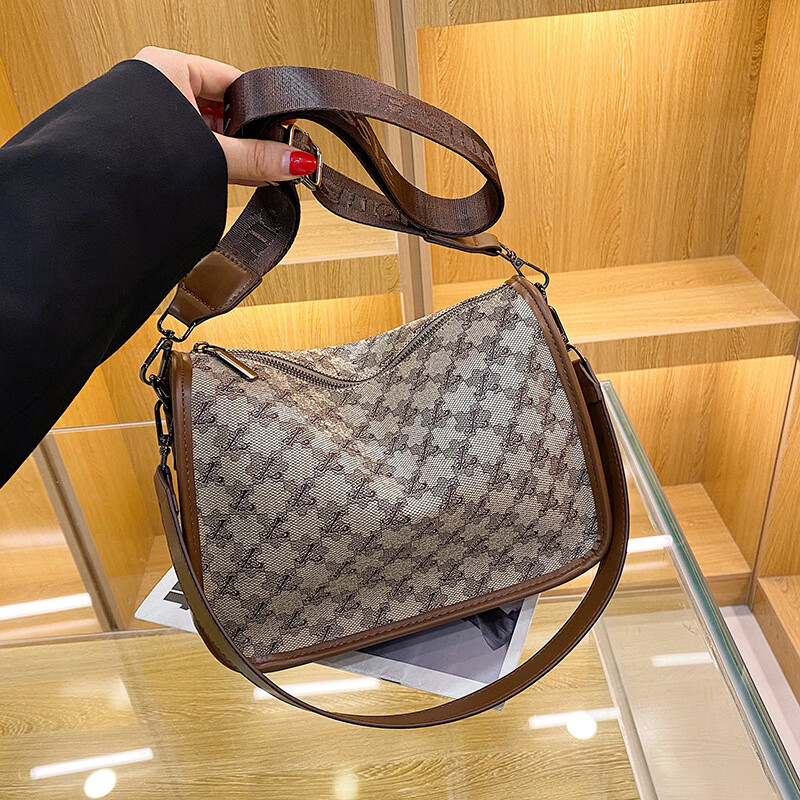 勋狸粑狮岭包包情人节礼物生日狮岭2024高纺十大香纳儿松弛感包包轻奢