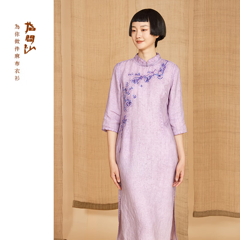 指間沙原創(chuàng)女裝24春季文藝改良式旗袍通勤刺繡炒染修身中長(zhǎng)旗袍 雪青101 L