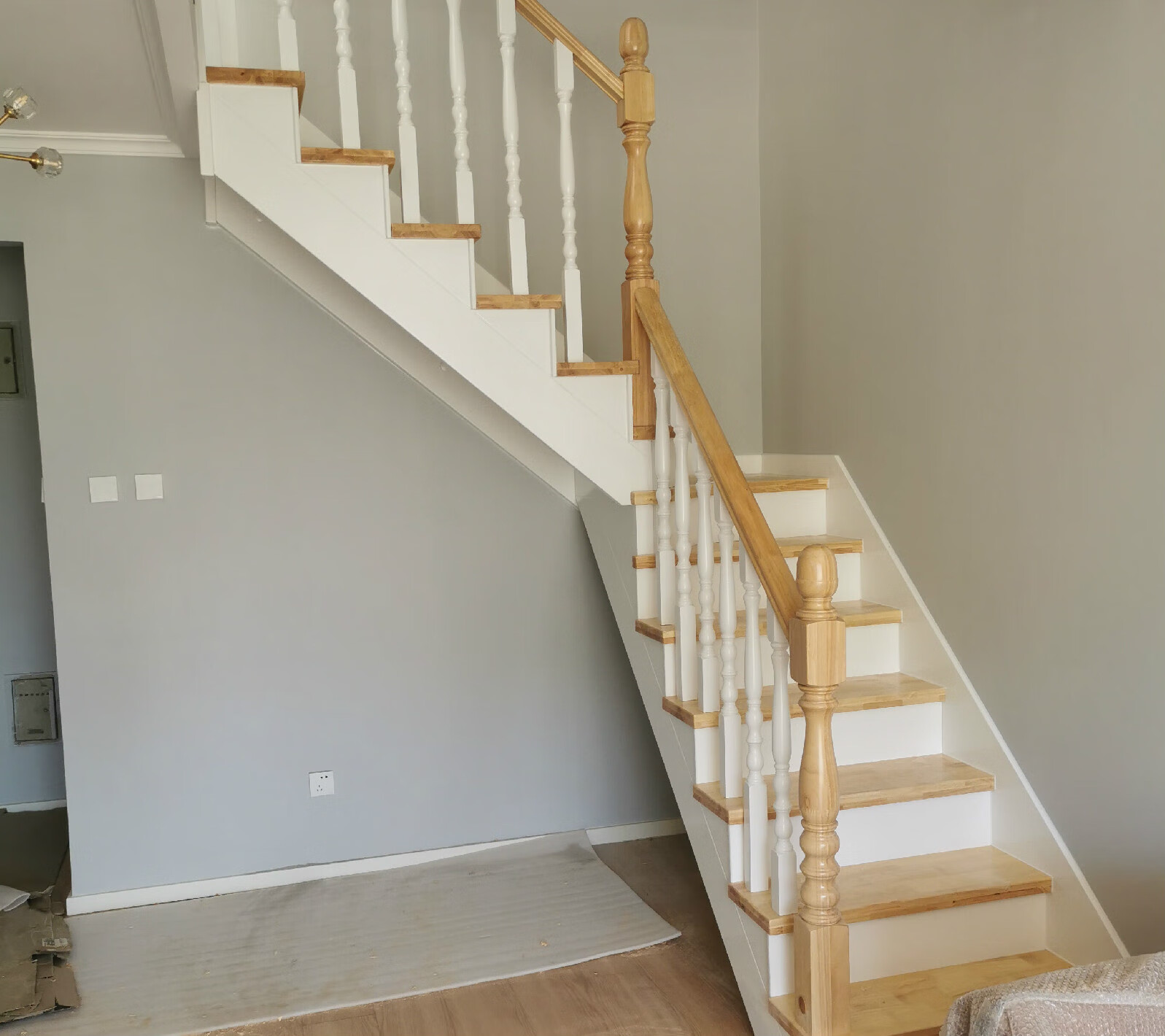 楼梯定制阁楼公寓小户型实木楼梯别墅室内家用木制楼梯厂 泰国橡胶木