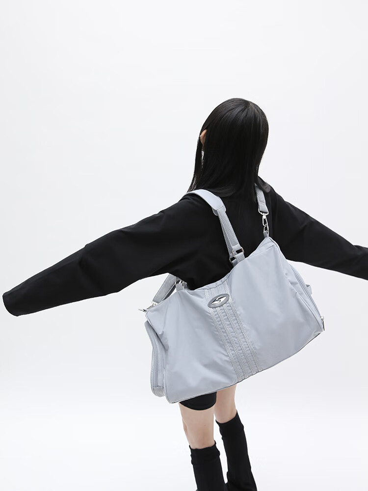 天颛美伢MYFUZZYKON 原创设计 灰色尼龙大容量轻便单肩斜跨运动包 运动大包