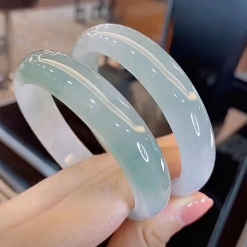 expa阿玛尼尼旗下冰种飘花翡翠手镯油青玉镯女细条阳绿贵妃玉手镯半山