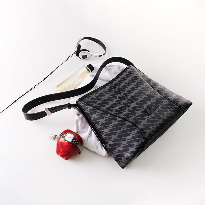 OMTO黑松露软hobo包新款通勤女包斜挎包包大容量单肩包女生日礼物女友 松露黑【大号】