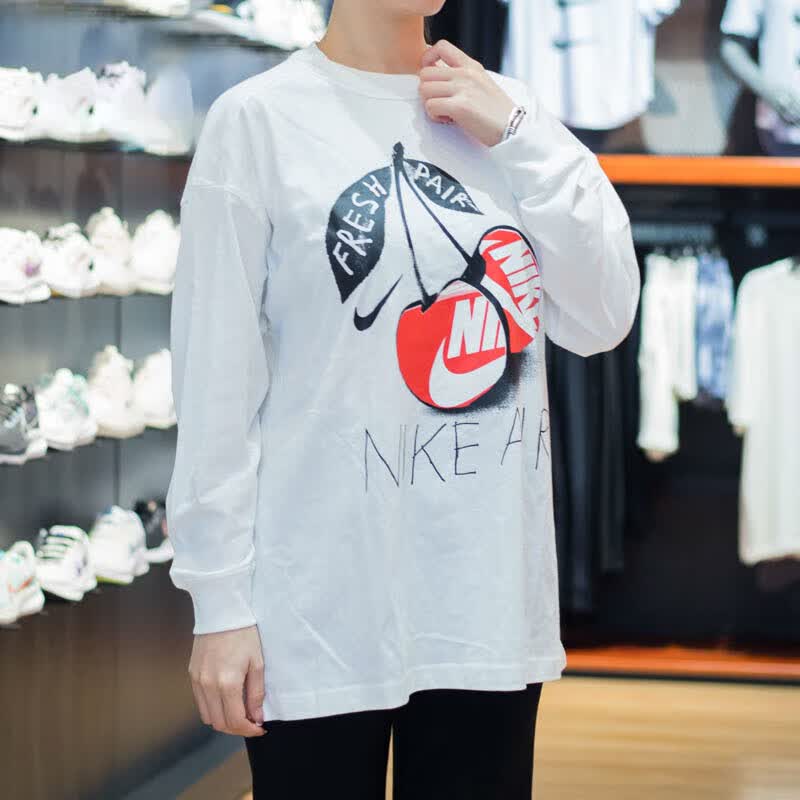 耐克(nike)女装 2023秋季新款时尚樱桃卡通印花休闲服跑步运动服圆领