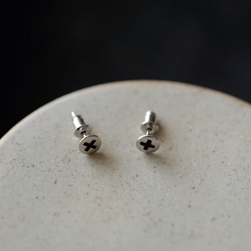 蒂宝莱(dibaolai)情侣耳钉男女情侣中性螺丝钉小巧耳钉