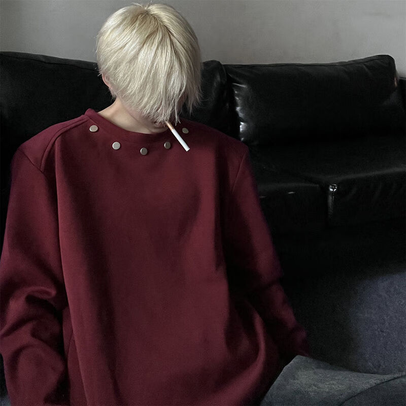 穗栩山东即墨卫衣酒红色领口铆钉小众设计感圆领套头男美式高街潮牌打