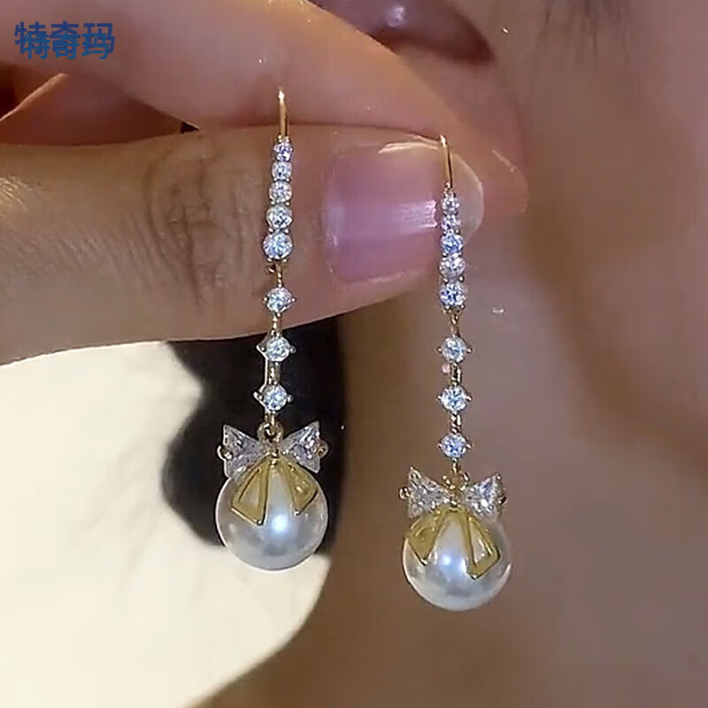 奇玛日韩气质锆石长款蝴蝶贝珠耳钩2024年新款结构轻奢锆石流苏女耳环