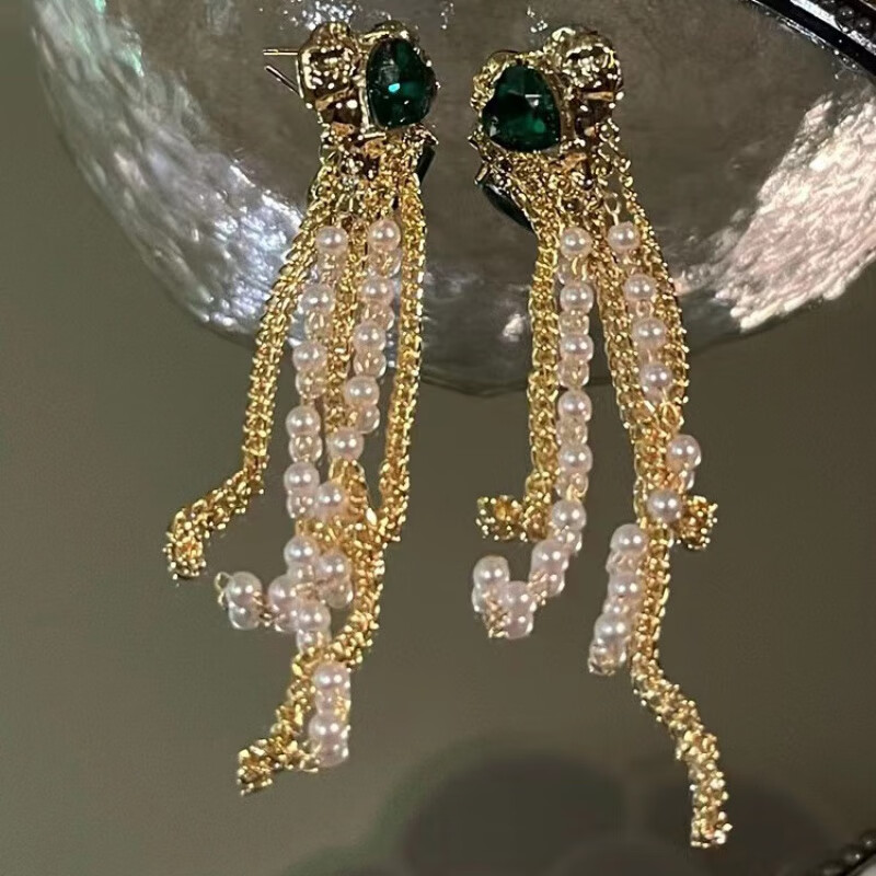 巴克乐乐2023年新款法式宫廷风绿色爱心水钻珍珠流苏耳环小众高级感