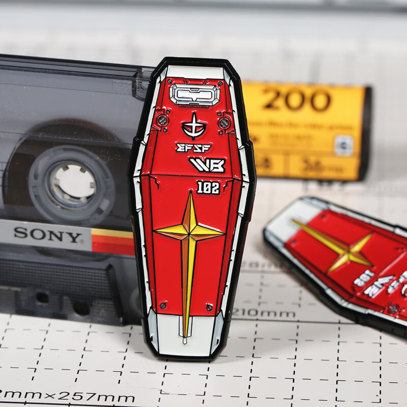 珀芙蔓精品潮设会原创 高达战士红盾牌rx78胸针元祖高达徽章周情侣