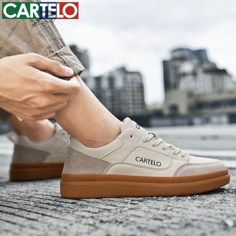 卡帝乐鳄鱼春秋新款男士舒适百搭休闲鞋潮流轻便透气板鞋运动时尚休闲男鞋 沙色 42