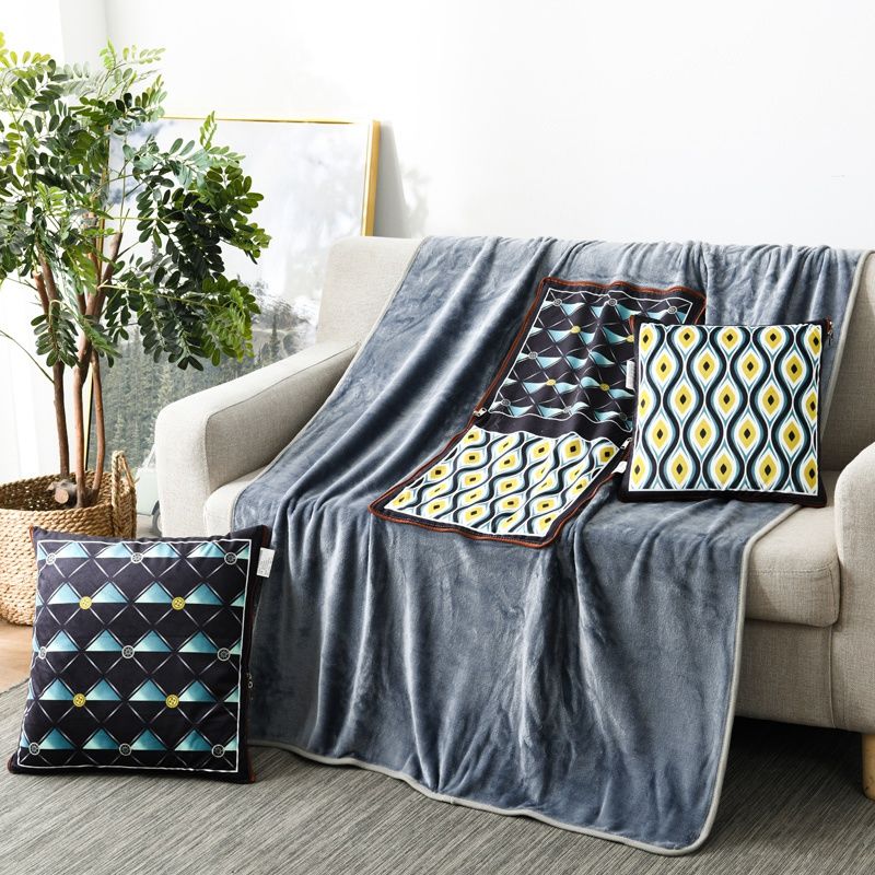 宝媚(baomei)叠抱枕两用珊瑚绒办公室午睡小靠垫空调被靠枕头被毯