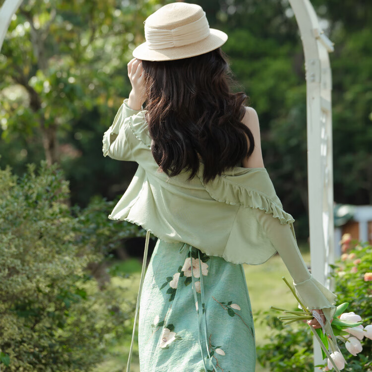 露菲田园风吊带连衣裙仙气超仙森系穿搭绿色长裙夏天套装女款碎花裙子
