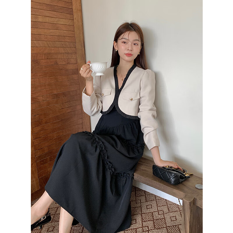 (gemizi)秋季新款小香风短款外套吊带裙两件套长袖连衣裙女 杏色外套