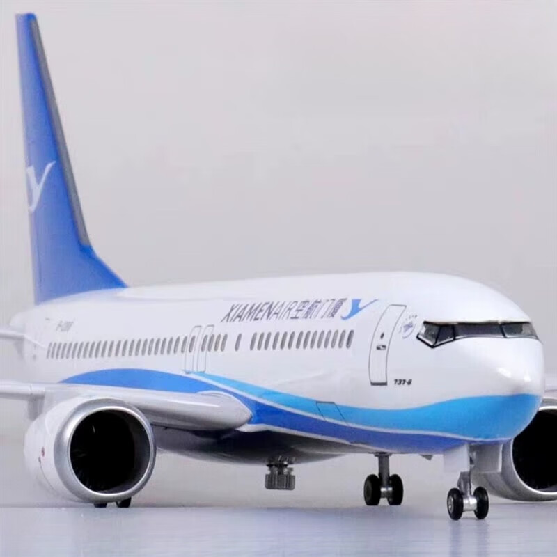 智宙厦门航空波音B787飞机模型带起落架灯光民航客机仿真航模摆件 20厘米合金带起落架怎么看?