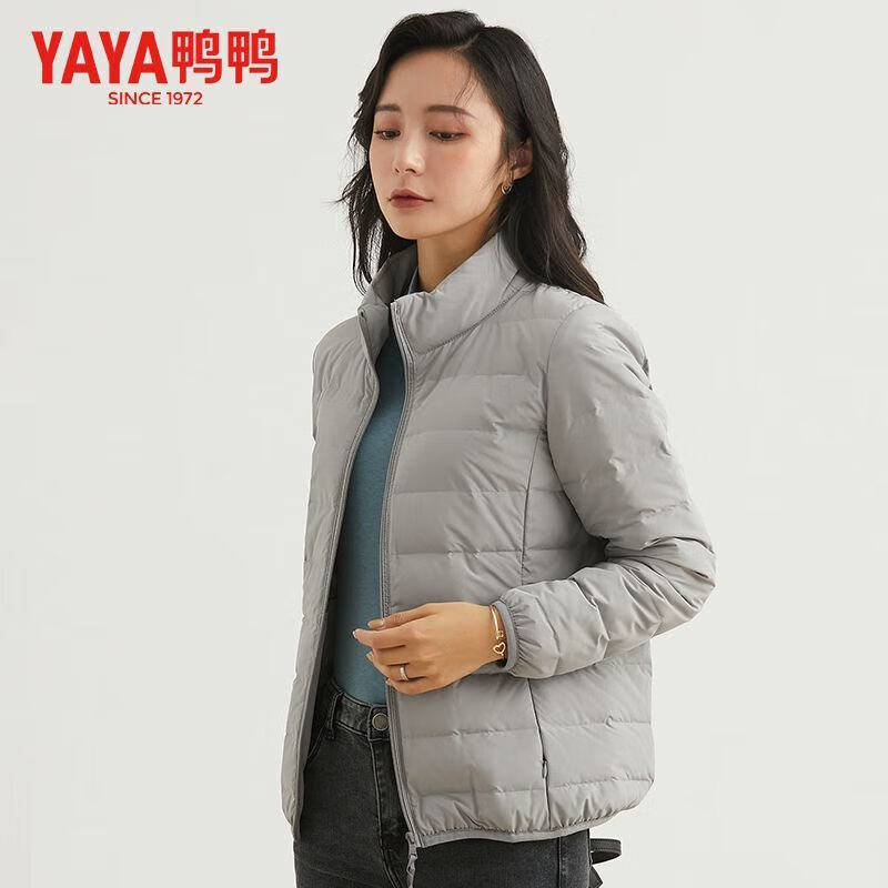 鸭鸭（YAYA）2025冬季新款羽绒服女轻薄款时尚休闲短款立领纯色保暖外套 粉色 S 【90斤以内】
