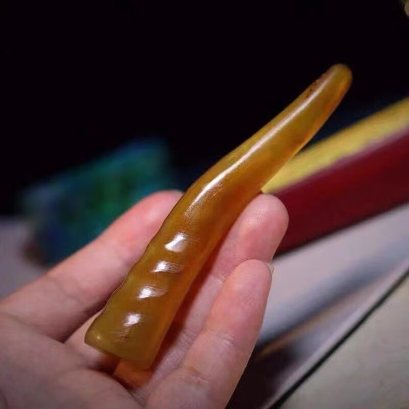 彩炼蒙古天然西藏羊角整角原角摆件实心手把尖把件透明把玩血色 长约