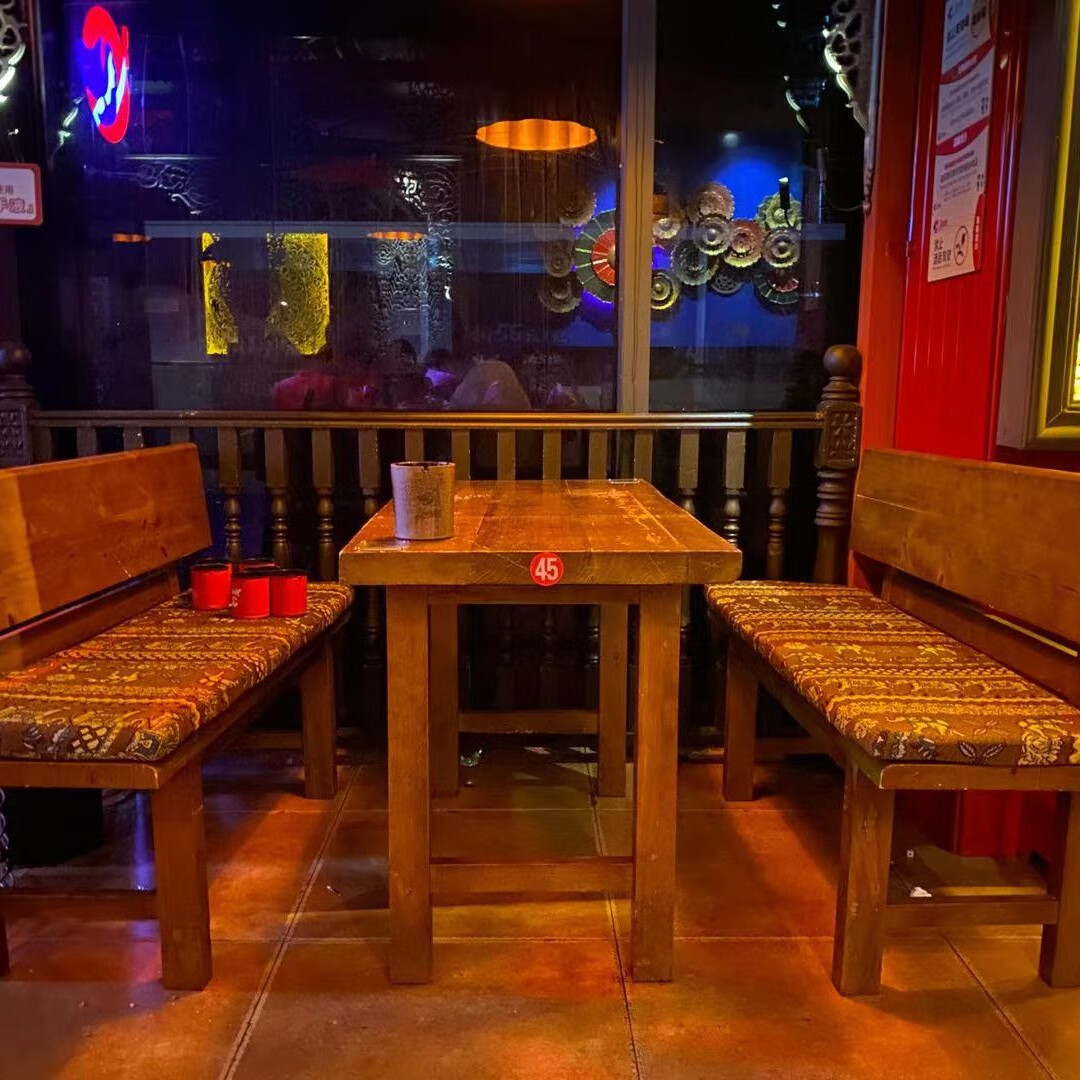 出写海伦司小酒馆桌椅民谣酒吧清吧桌椅卡座咖啡馆休闲室外海伦斯桌椅