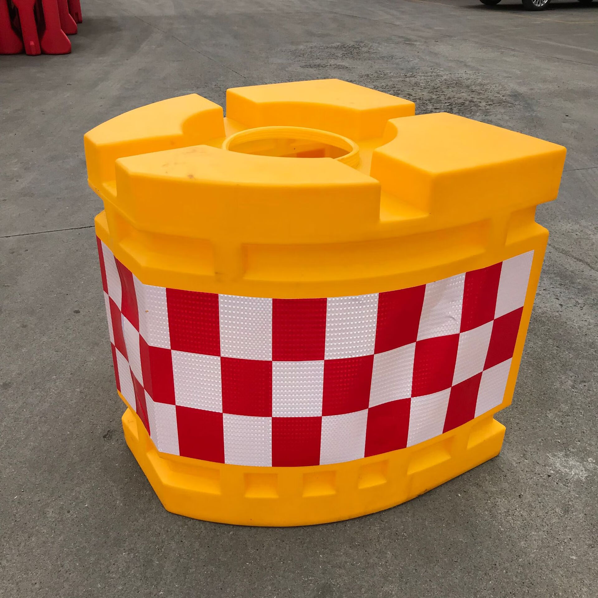 高速出口匝道船型防撞桶岔路口交通注水安全防撞桶吹塑三联警示桶