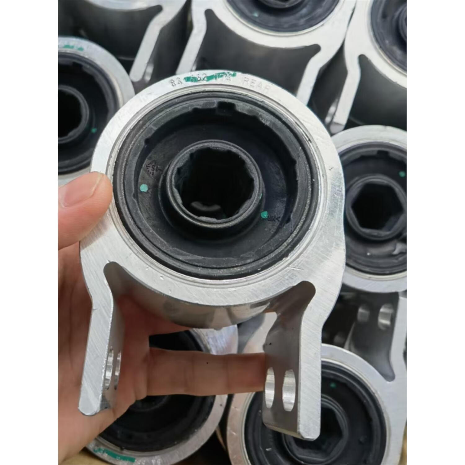 下摆臂胶套 下悬挂胶套 探界者下支臂三角臂衬套 昂科威液压大胶套 原