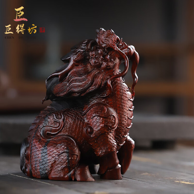臣得坊麒麟摆件印度小叶紫檀木雕工艺品手工雕刻小件复古中国风家用