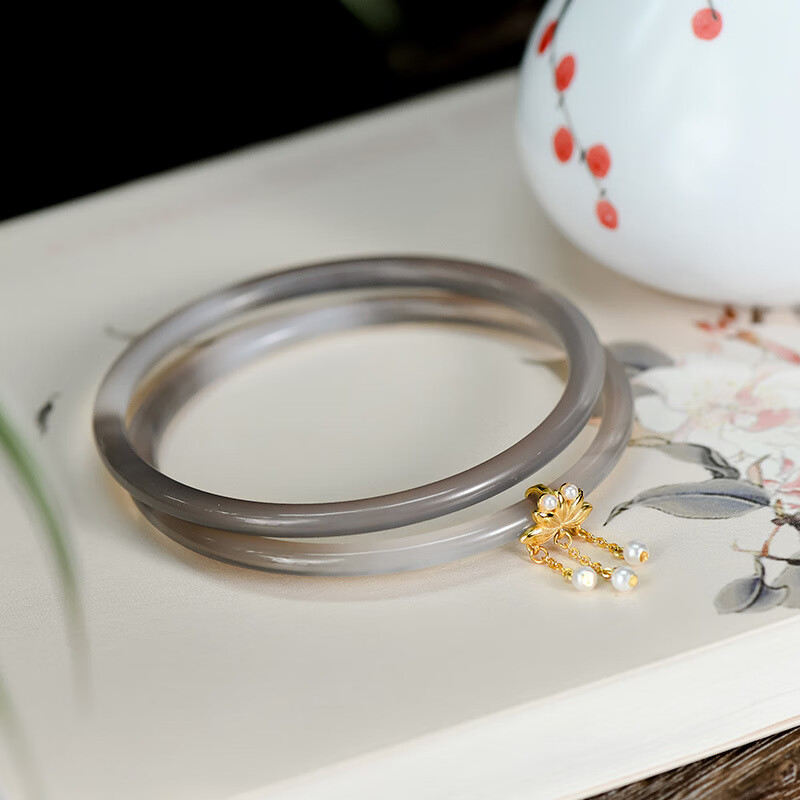 昂比熊新品实拍莲花烟灰玛瑙/白玉髓手镯女一步一响叮当镯一对古风手