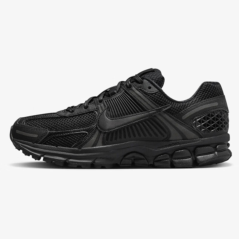 耐克（NIKE）男鞋 Zoom Vomero 5 防滑耐磨缓震男子运动休闲鞋舒适透气旅游鞋 黑色 40