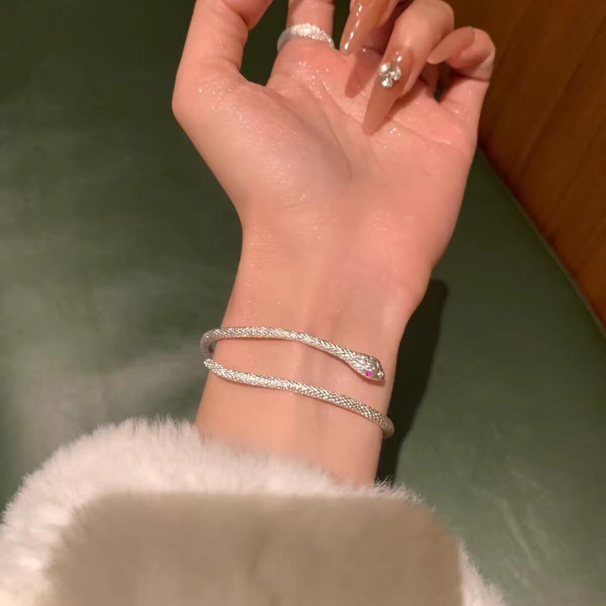 巨好看冷性风设计感小蛇轻奢手镯女小众精致百搭高级感手饰手链 银色