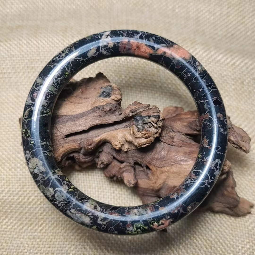 厂家批发天然梅花玉手镯带磁性玉石圆条镯子桃花玉手镯直播玉货源 a