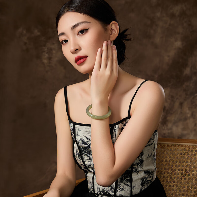 羊脂玉手镯品牌排行前十名:精选这10款温润细腻臻品-图片1