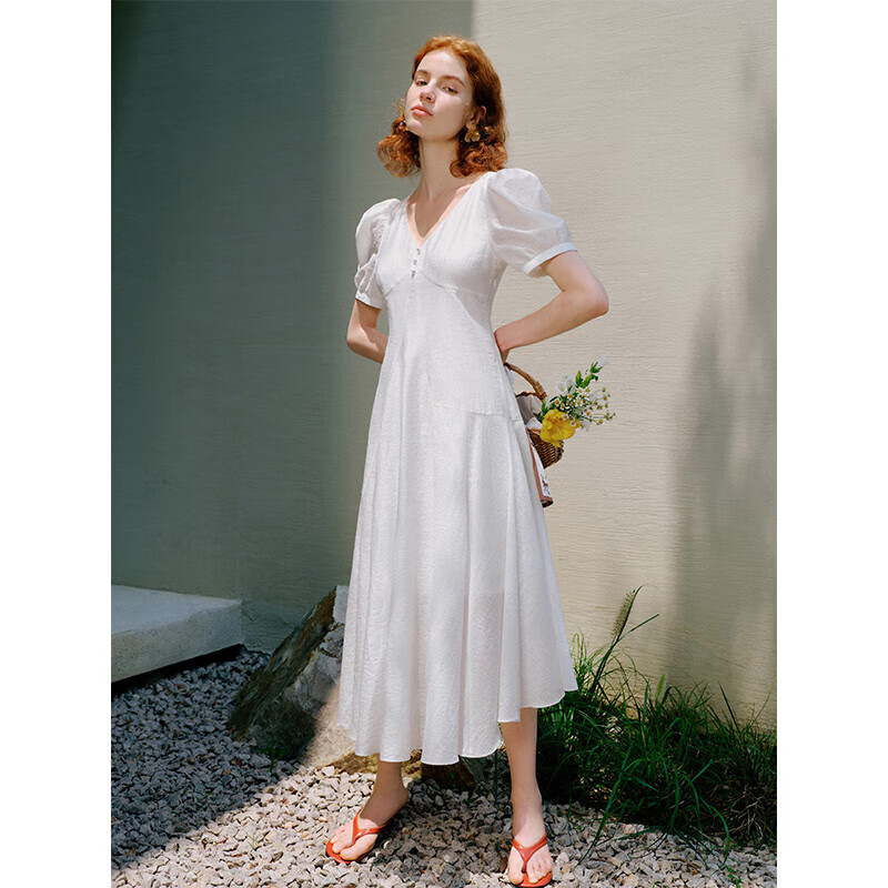 太平鸟女装【京东独享】连衣裙设计感法式优雅收腰长裙女 白色 S