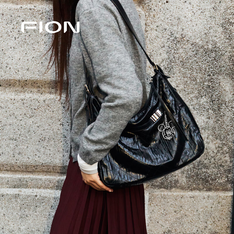 菲安妮女包2025新款流浪包百搭单肩斜挎包大容量托特包生日礼物 经典黑