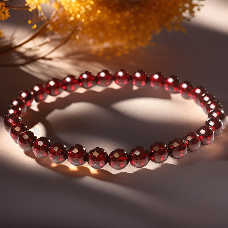 2025年石榴石项链哪个好？这7款设计独特，天然美丽，戴上秒变气质女神，你选对了吗？-图片4