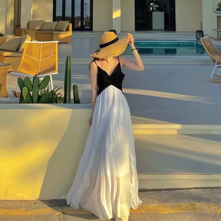 nzglr三亚度假裙子沙滩裙女海边长裙夏旅游拍照衣服超仙黑白拼色百褶