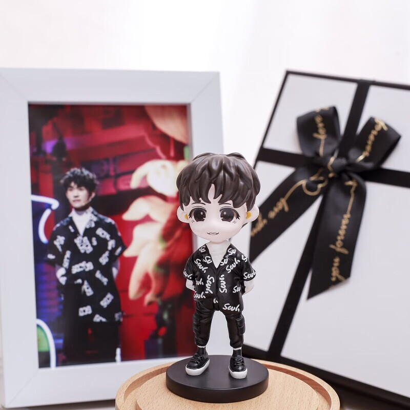 揽汇易烊千玺手办 人偶TFBOYS周边公仔同款小泥人生日创意礼物送女友 千玺街舞手办+相框礼盒套装