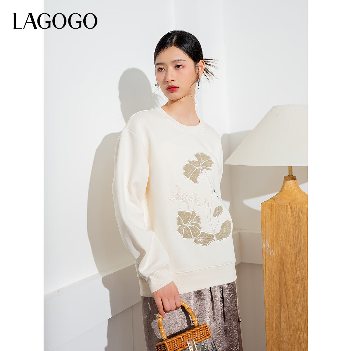 LAGOGO杏色宽松圆领卫衣女拉谷谷2024年秋季新款刺绣休闲国风上衣 杏色(K5) M