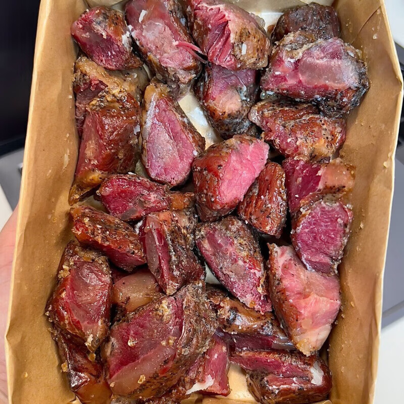 康创优品二两猫美式烤牛肉黑胡椒香辣口味即食牛肉粒零食独立包装100g