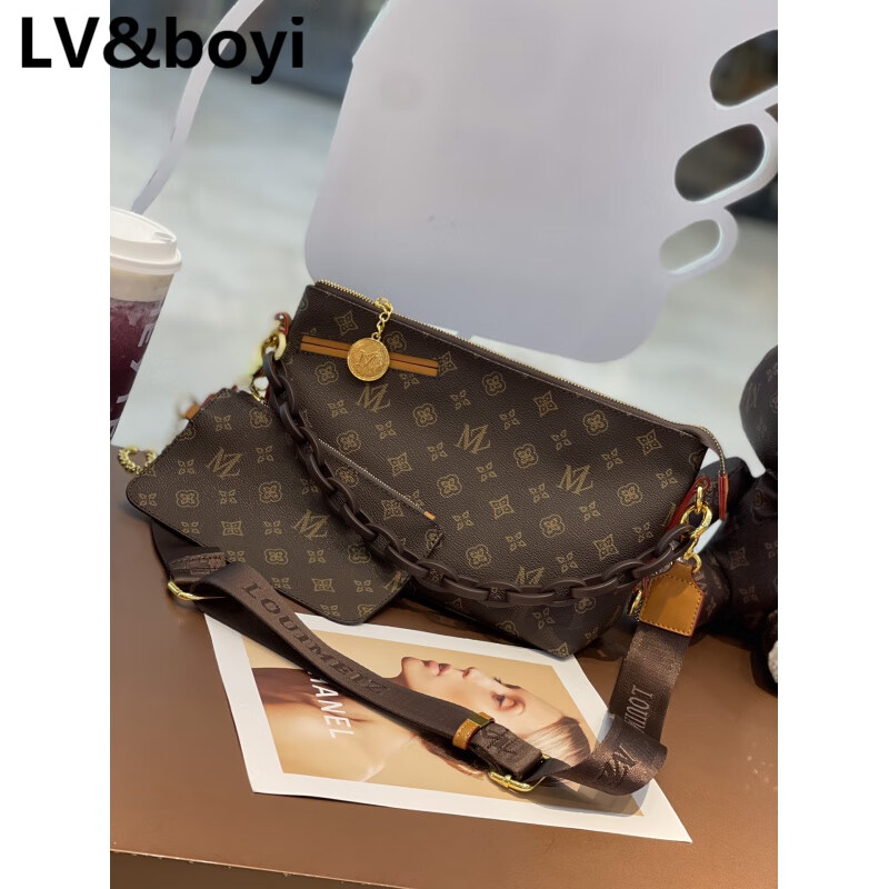 lv小包包 斜挎包有哪些（lv斜挎小包都有哪些款）-第2张图片-潮百科