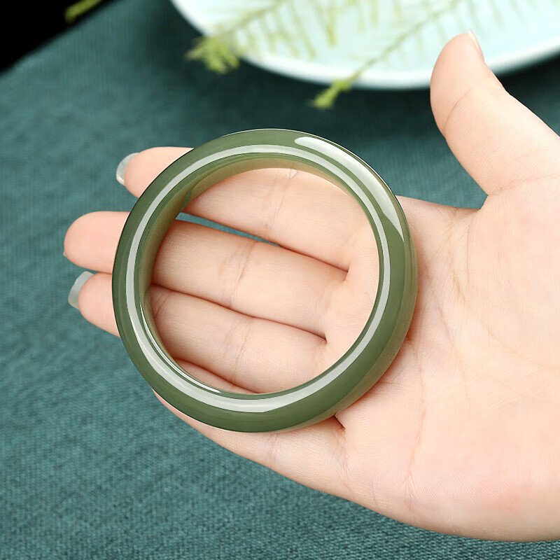 和田玉手镯十大品牌排行榜：这10款工艺精湛、典雅大方，彰显您的独特品位-图片5