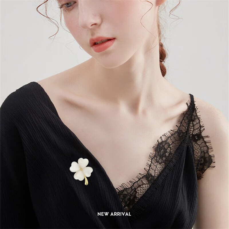 赫莲娜四叶草胸针女精致胸花女白领防走光别针女款生日情人节礼物 情人节送女友送老婆生日礼物
