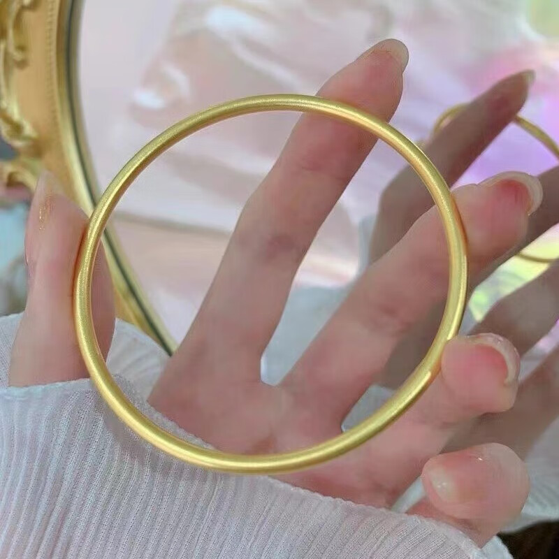 波美名士施华洛世奇皓18k色古法传承手镯女士度金色10克左右金镯子