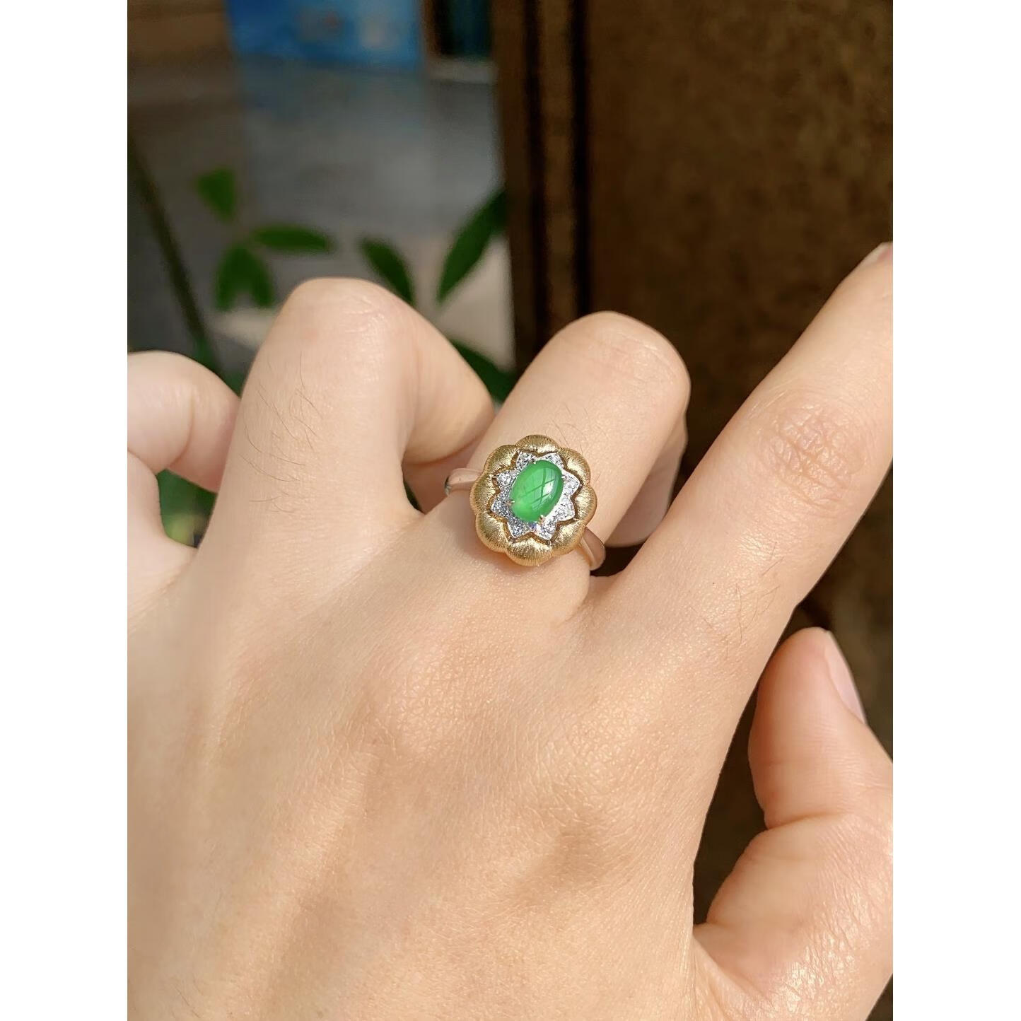 石宫匠18k金镶嵌天然缅甸a货满色冰种甜阳绿小蛋面翡翠戒指女款设计