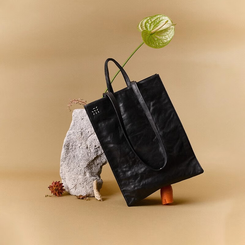 直见【38节礼物】浔游电脑包植鞣牛皮大容量通勤托特斜挎手提女包包 墨黑色 15.6英寸