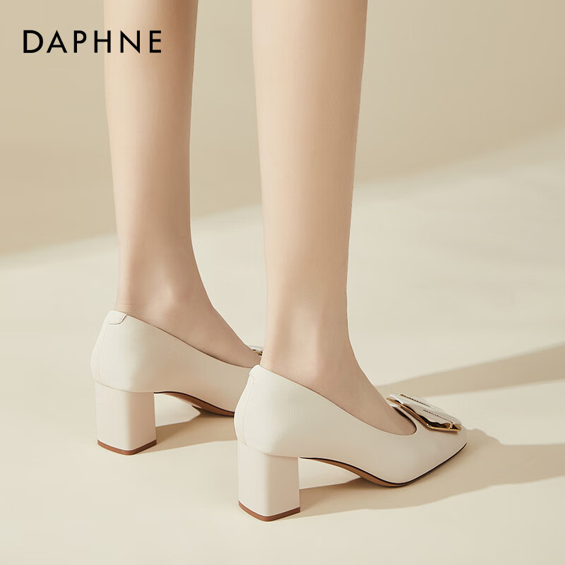 达芙妮（DAPHNE）高跟鞋女春秋单鞋2024春季新款方头粗跟通勤工作宴会小皮鞋 米色 6cm 37 标准码